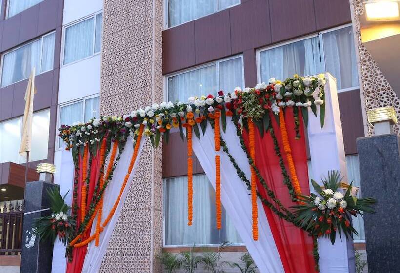 Отель The Ravindram