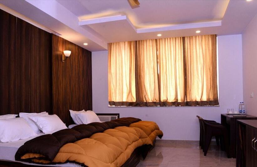 Отель The Ravindram