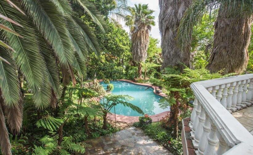 פנסיון Meraki Country Manor