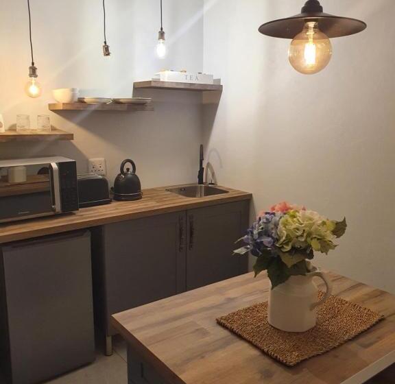 פנסיון Meraki Country Manor