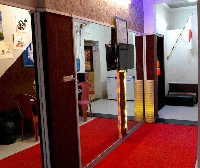 بنسيون Osaka Taj