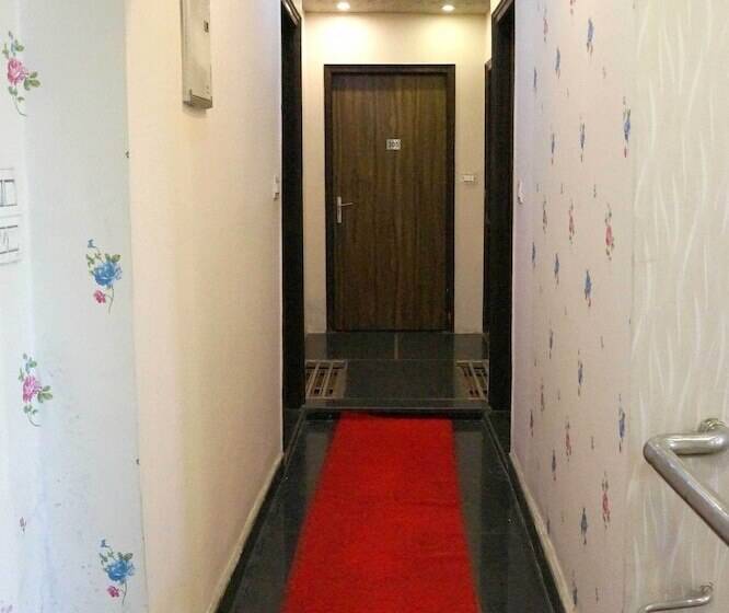 بنسيون Osaka Taj