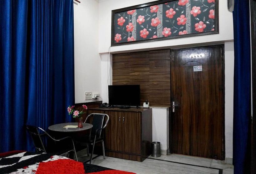 بنسيون Osaka Taj