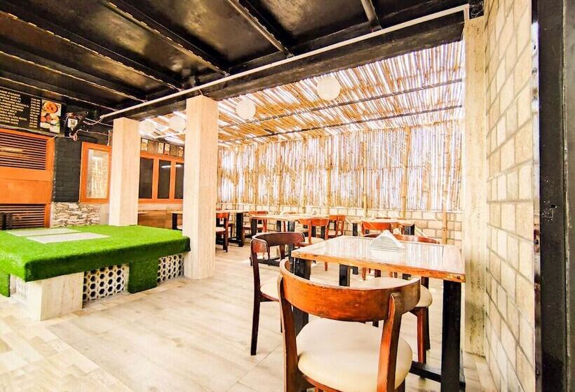 بنسيون Osaka Taj