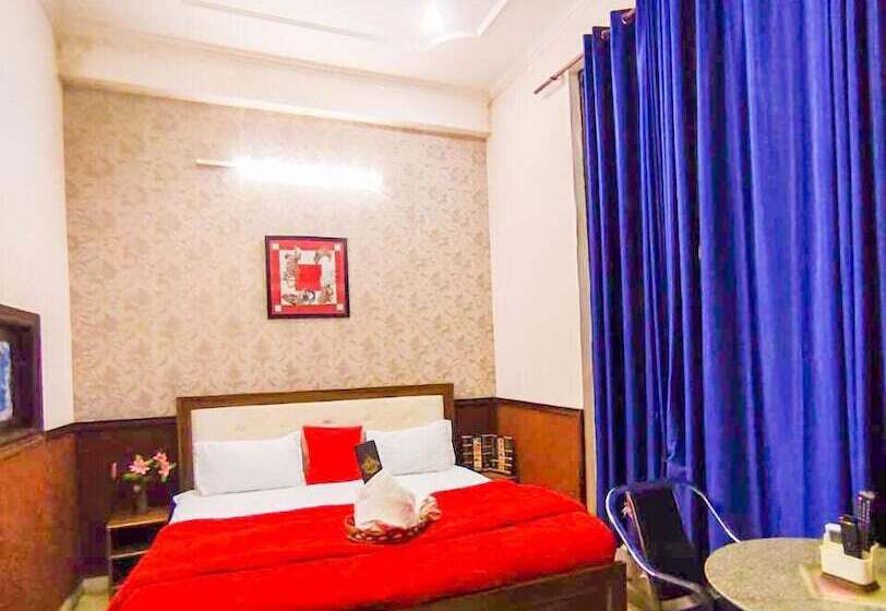 بنسيون Osaka Taj