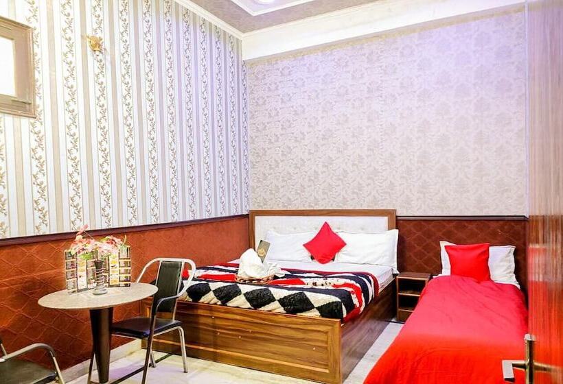 بنسيون Osaka Taj