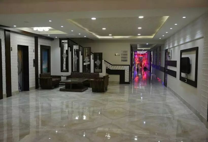 ホテル Ashish Continental