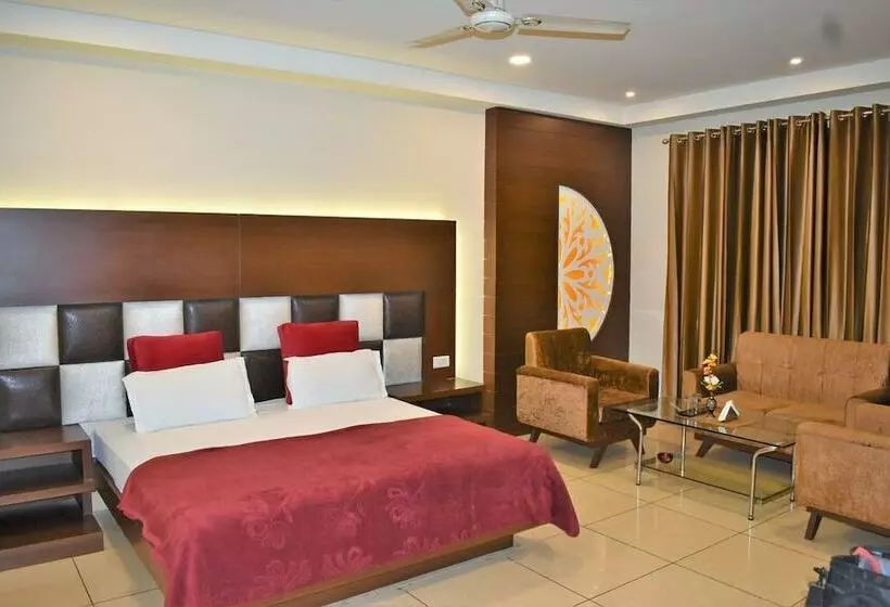 ホテル Ashish Continental