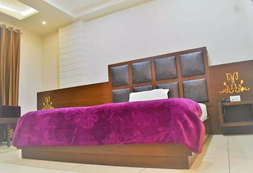 ホテル Ashish Continental