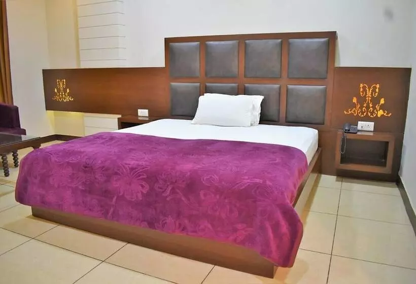 ホテル Ashish Continental