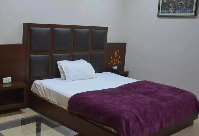 ホテル Ashish Continental