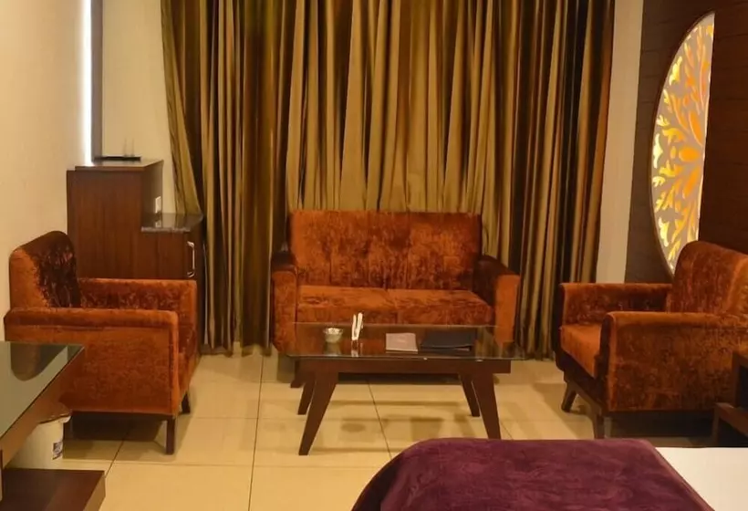 ホテル Ashish Continental