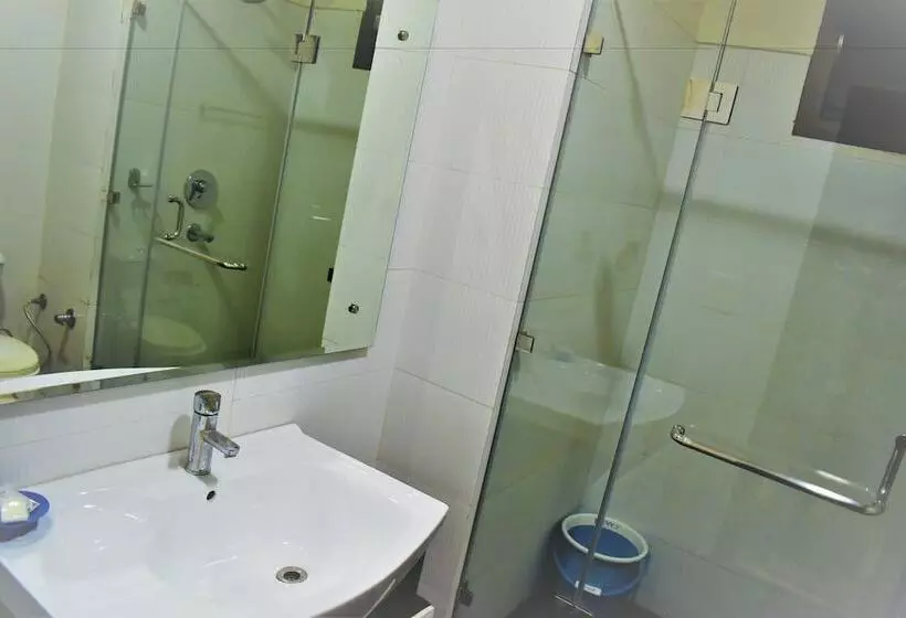 ホテル Ashish Continental