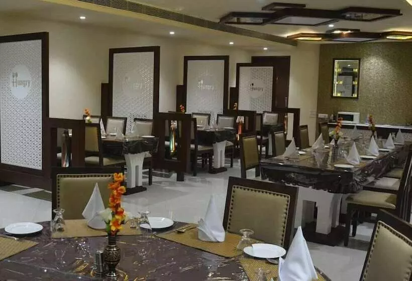 ホテル Ashish Continental