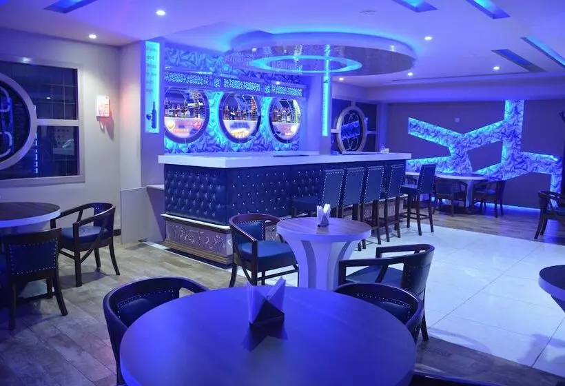 ホテル Ashish Continental