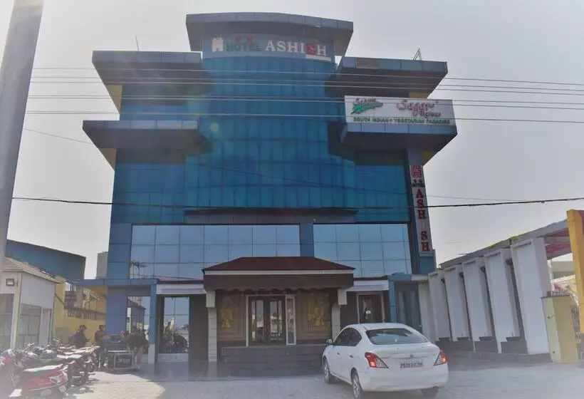 ホテル Ashish Continental