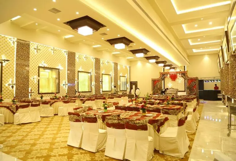 ホテル Ashish Continental