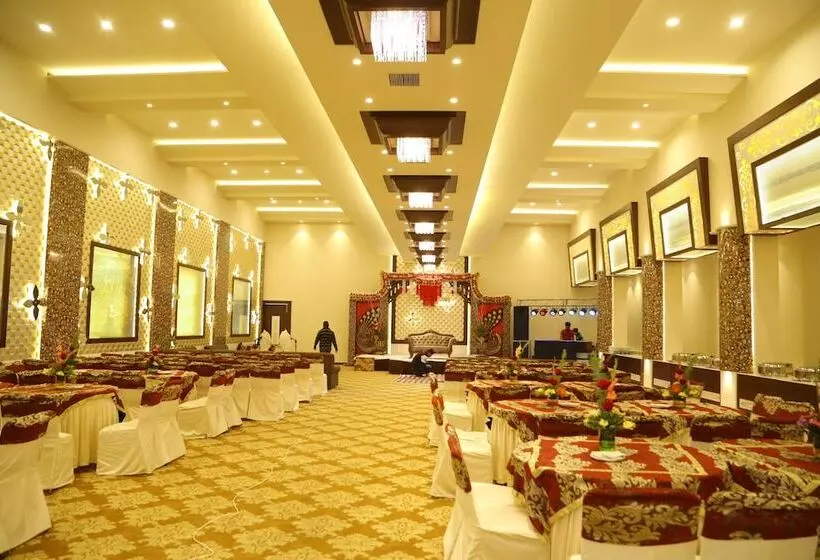 ホテル Ashish Continental