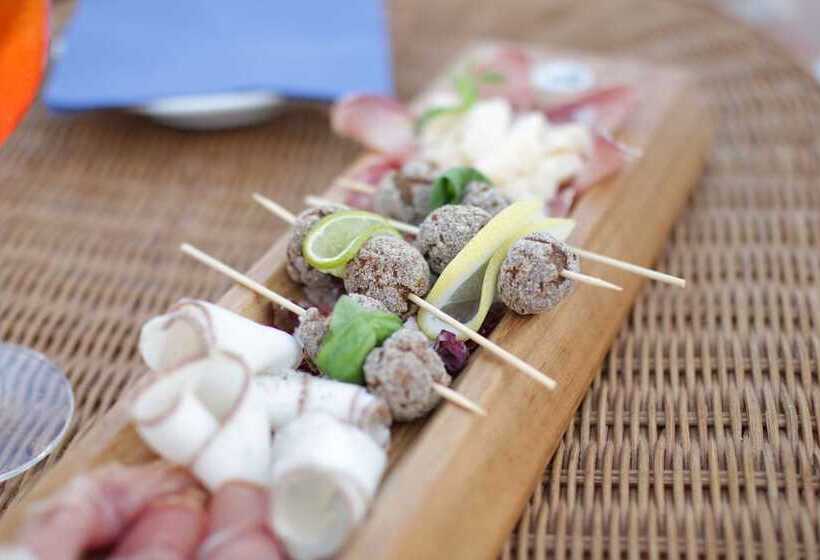 Отель Ghivine Albergo Diffuso