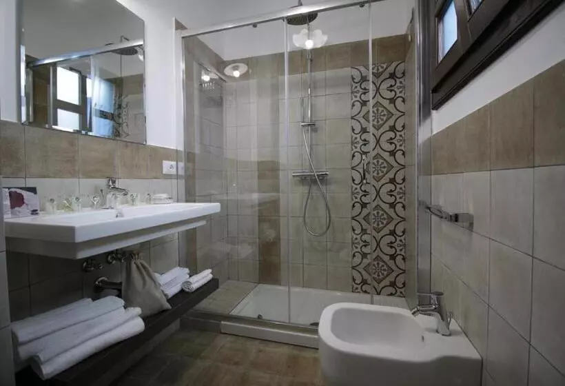 Hotelli Ghivine Albergo Diffuso