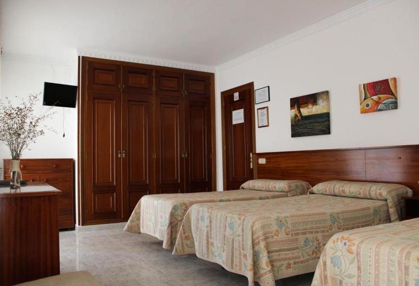 پانسیون Hostal Las Dunas