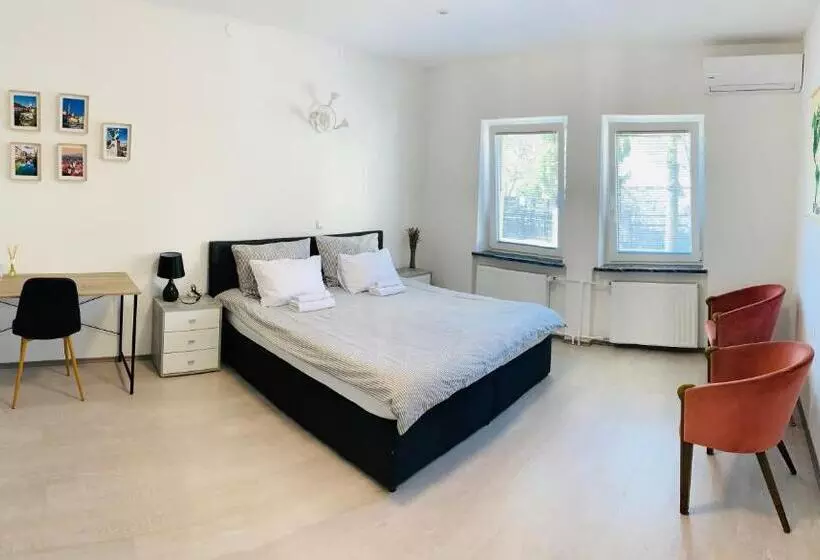 پانسیون Lina Rooms Hostel