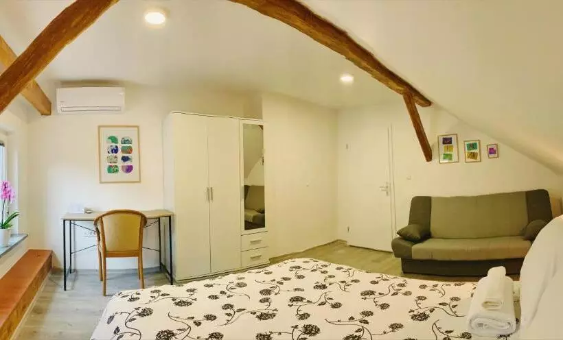 پانسیون Lina Rooms Hostel