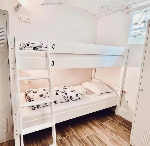 پانسیون Lina Rooms Hostel