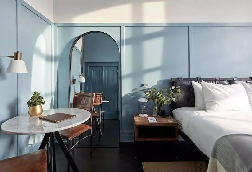 The Chicago Hotel Collection Wrigleyville