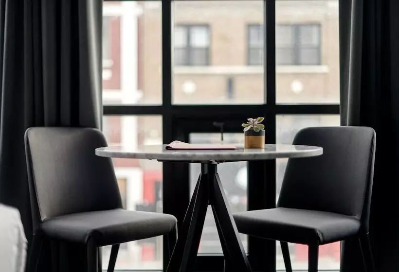 The Chicago Hotel Collection Wrigleyville
