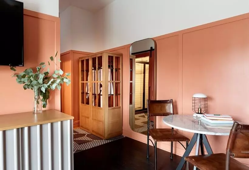 The Chicago Hotel Collection Wrigleyville