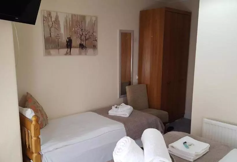 ペンション The Clarence