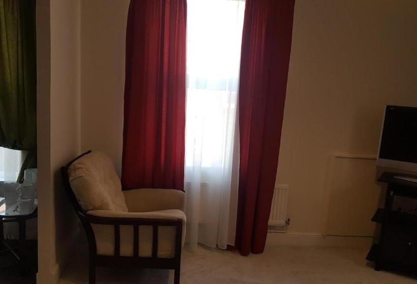 Majatalo The Clarence