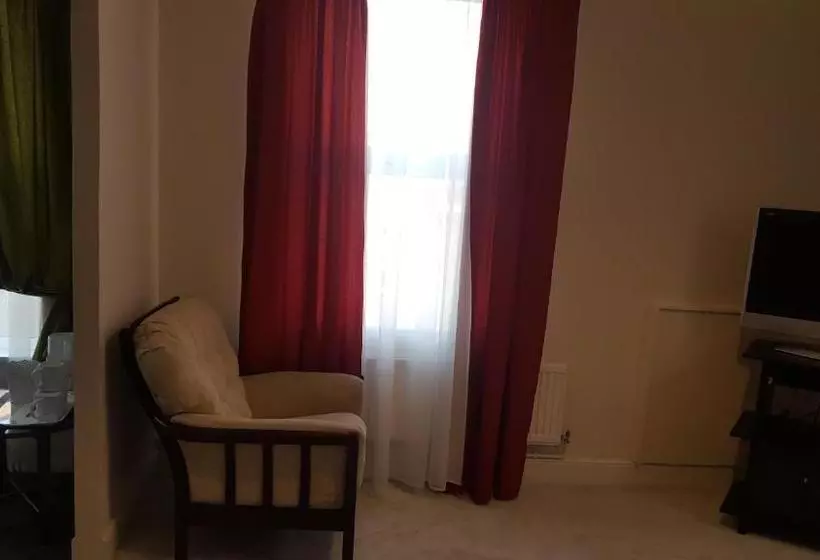 ペンション The Clarence