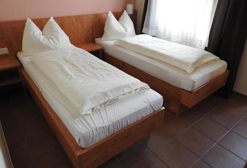 Отель Saint Denis Krefeld City