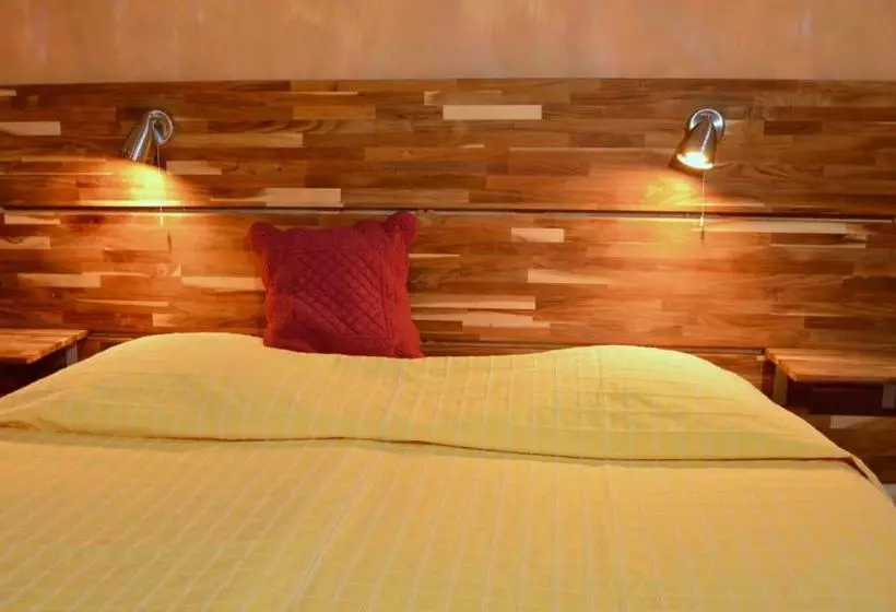 ペンション La Tuilière En Luberon