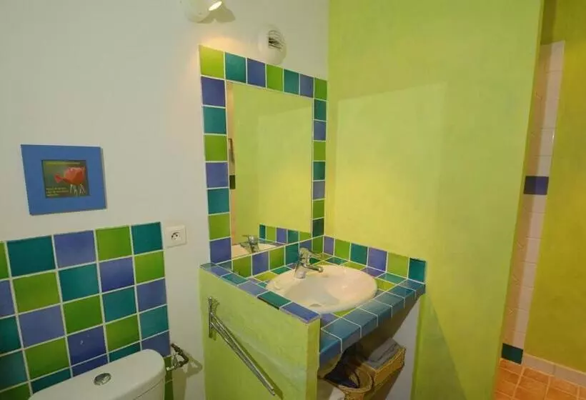 ペンション La Tuilière En Luberon