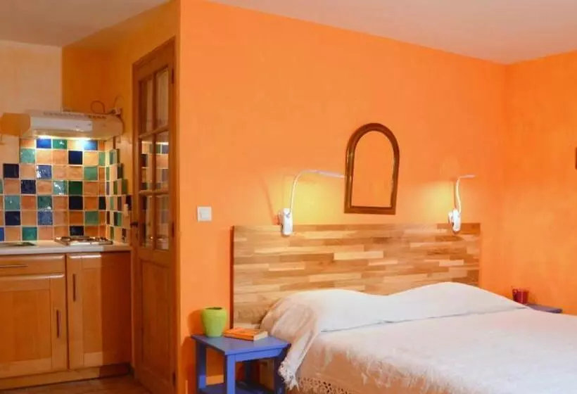 ペンション La Tuilière En Luberon