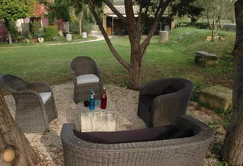 ペンション La Tuilière En Luberon