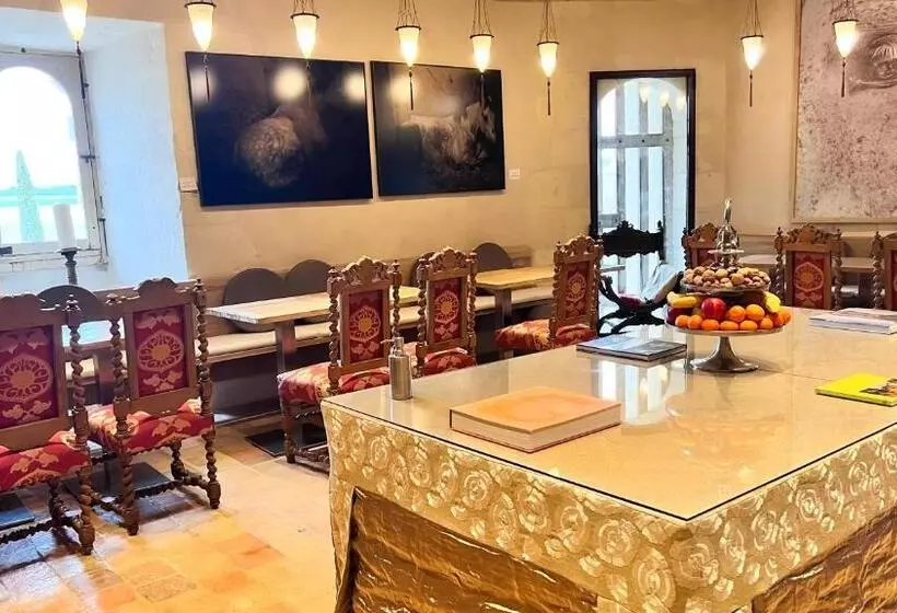 Aamiaismajoitus (B&B) Hôtel Du Château Du Rivau