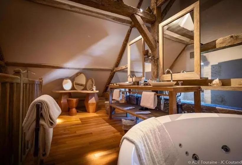 Aamiaismajoitus (B&B) Hôtel Du Château Du Rivau