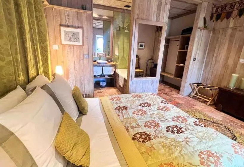 Aamiaismajoitus (B&B) Hôtel Du Château Du Rivau