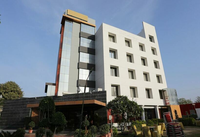 בית מלון כפרי Oyo 11973 Badri Palace