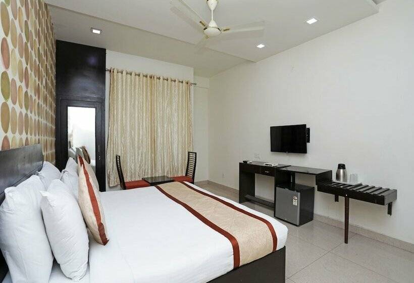 בית מלון כפרי Oyo 11973 Badri Palace