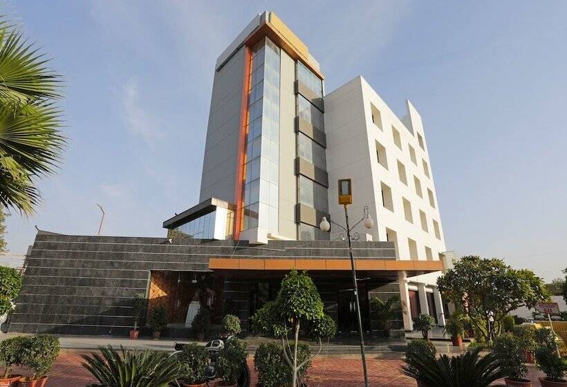 בית מלון כפרי Oyo 11973 Badri Palace