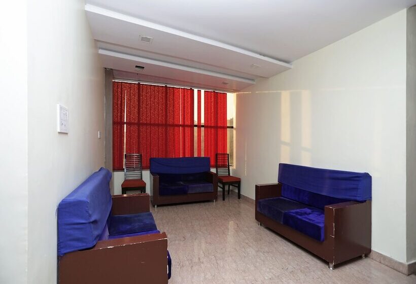 בית מלון כפרי Oyo 11973 Badri Palace