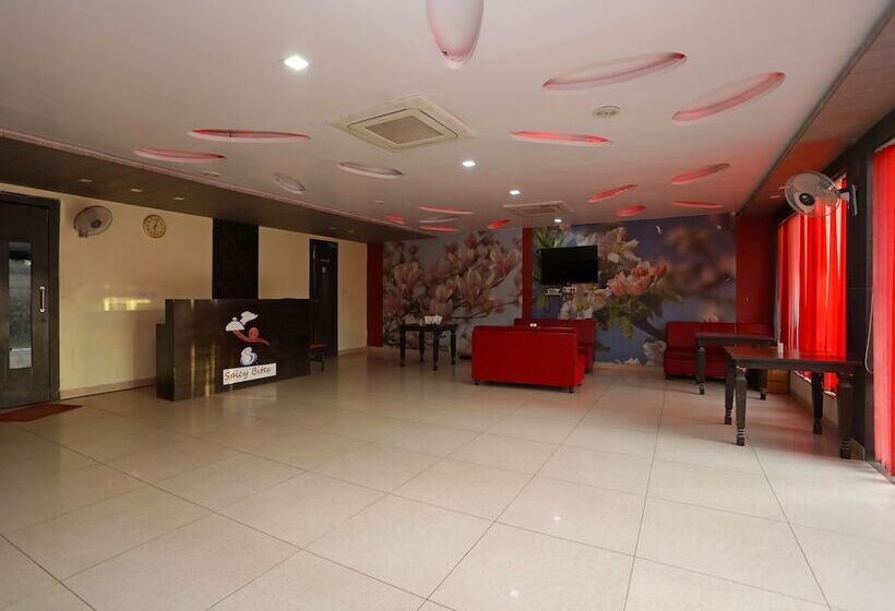 בית מלון כפרי Oyo 11973 Badri Palace