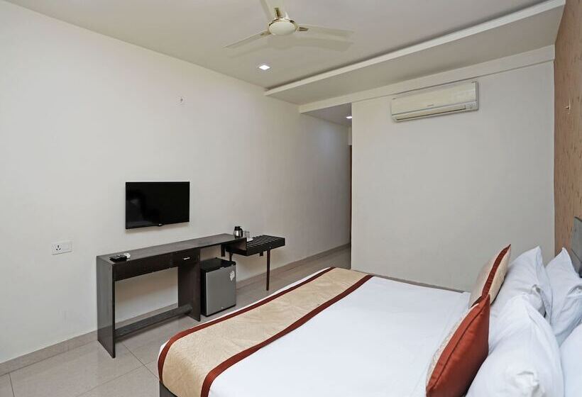 בית מלון כפרי Oyo 11973 Badri Palace