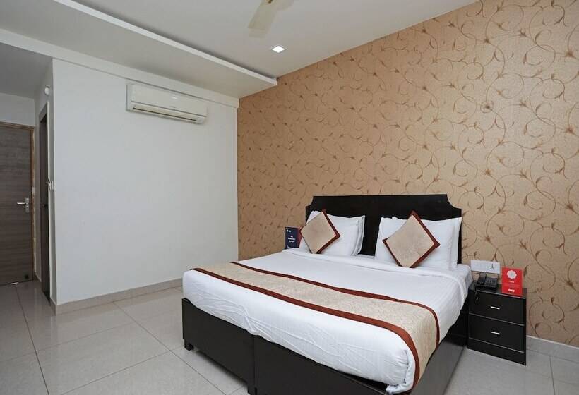 בית מלון כפרי Oyo 11973 Badri Palace