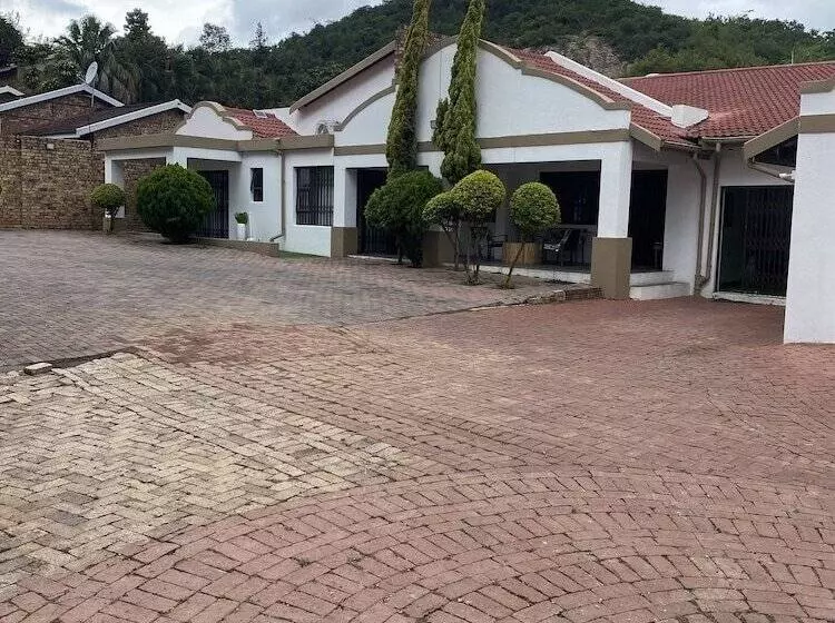 Majatalo A Pousada Guesthouse